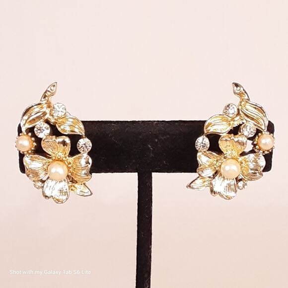 Lisner Earrings Gold Tone Pearly Beads & Rhinestone Flowers Clip Ons - Picture 2 of 11